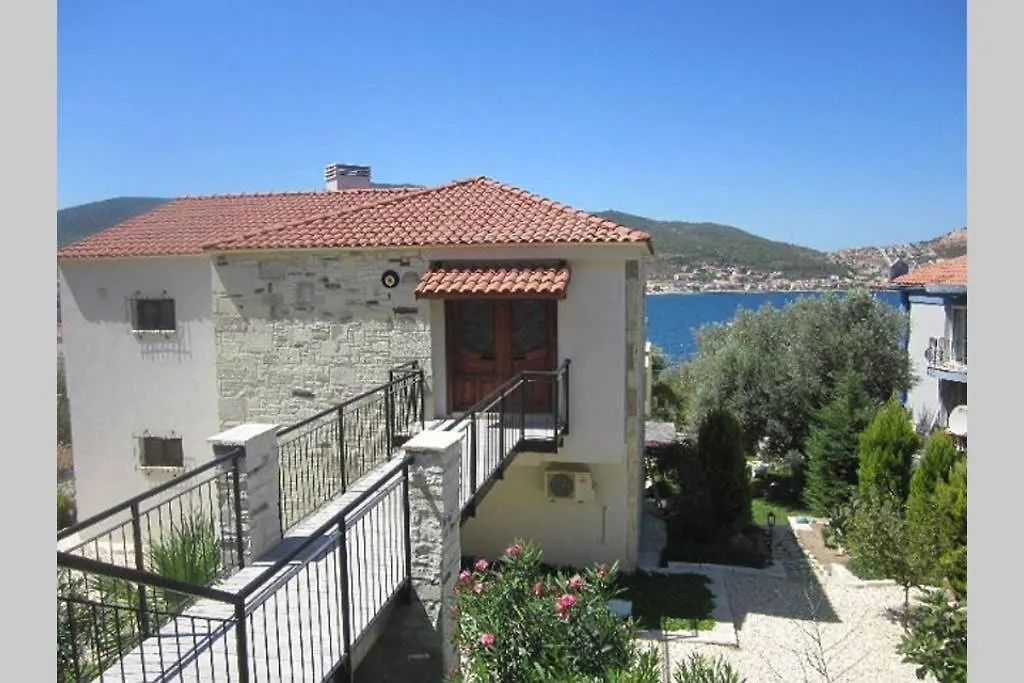 Villa Homerus At Sea, Privat Pool, For Families 10P. Wifi+ Yenifoca Casa de Férias