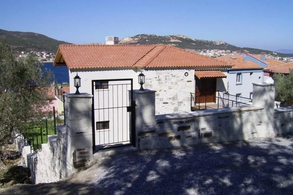 Casa de Férias Villa Homerus At Sea, Privat Pool, For Families 10P. Wifi+ Yenifoca