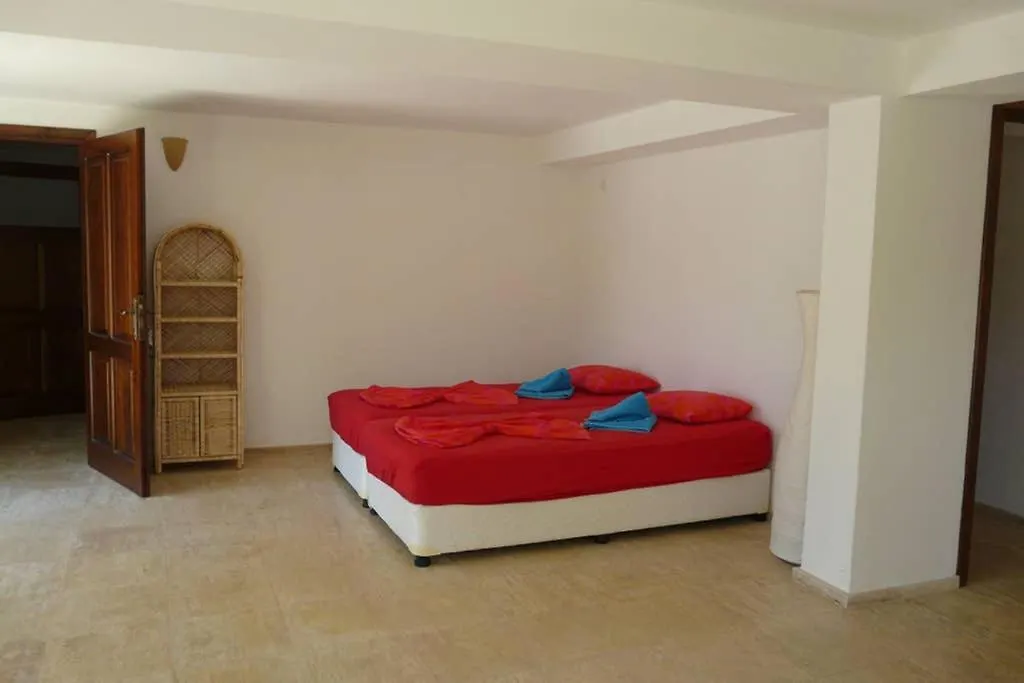 Casa de Férias Villa Homerus At Sea, Privat Pool, For Families 10P. Wifi+ Yenifoca